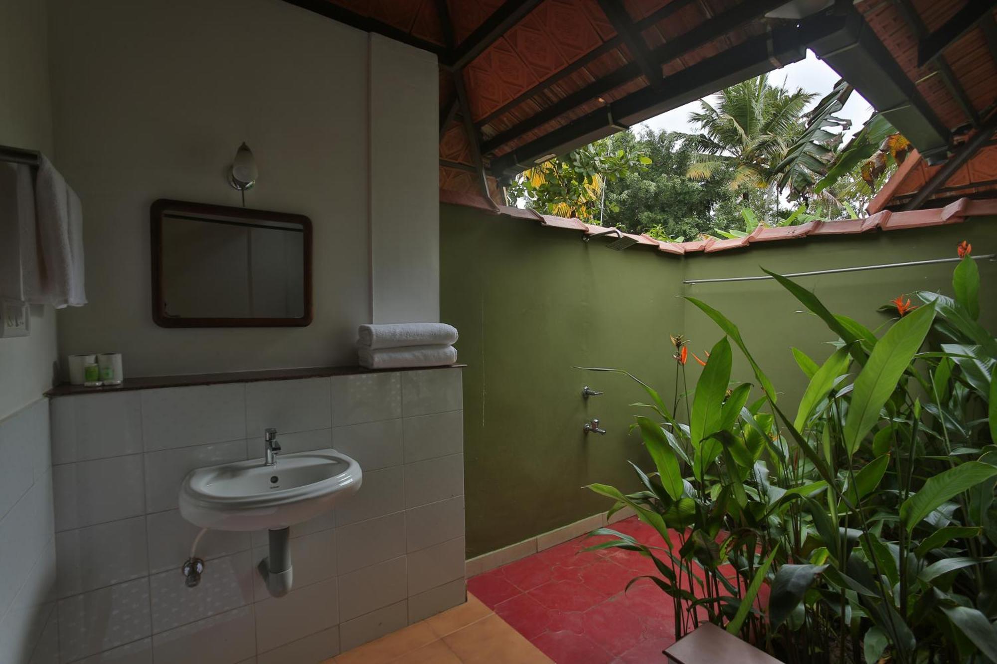 Palmgrove Lake Resort Alappuzha المظهر الخارجي الصورة