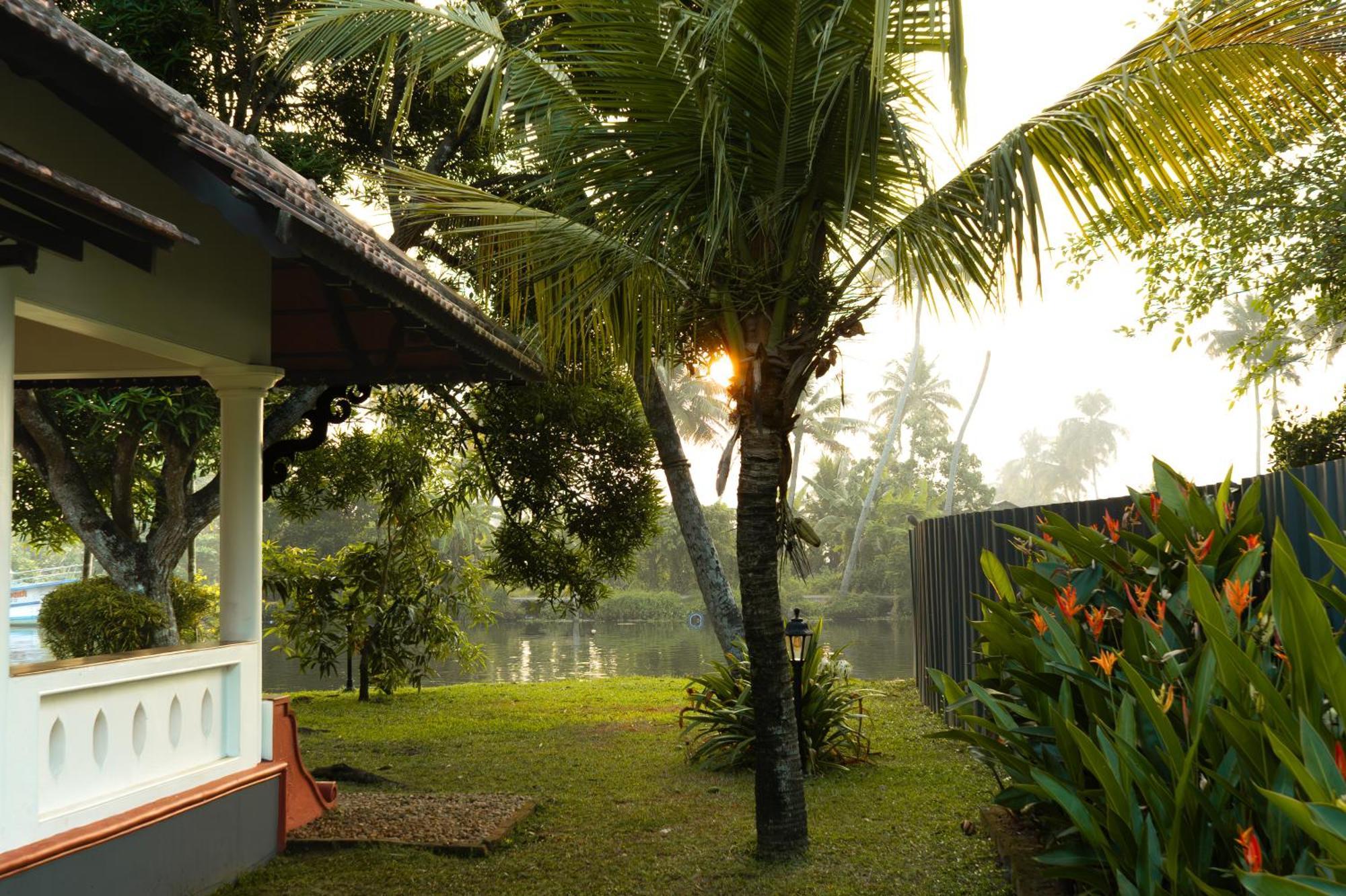 Palmgrove Lake Resort Alappuzha المظهر الخارجي الصورة