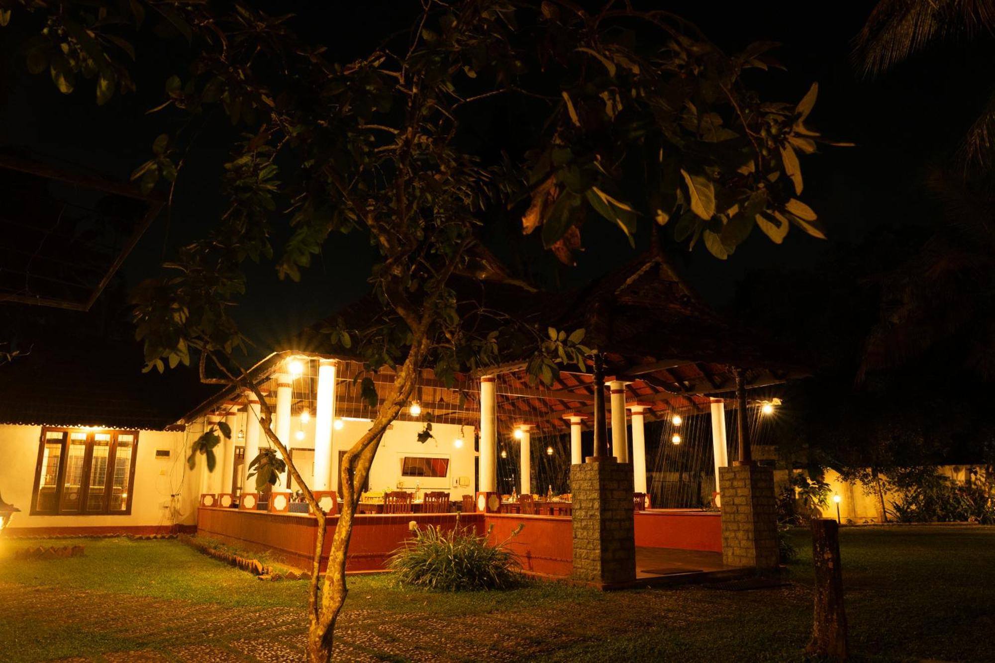 Palmgrove Lake Resort Alappuzha المظهر الخارجي الصورة