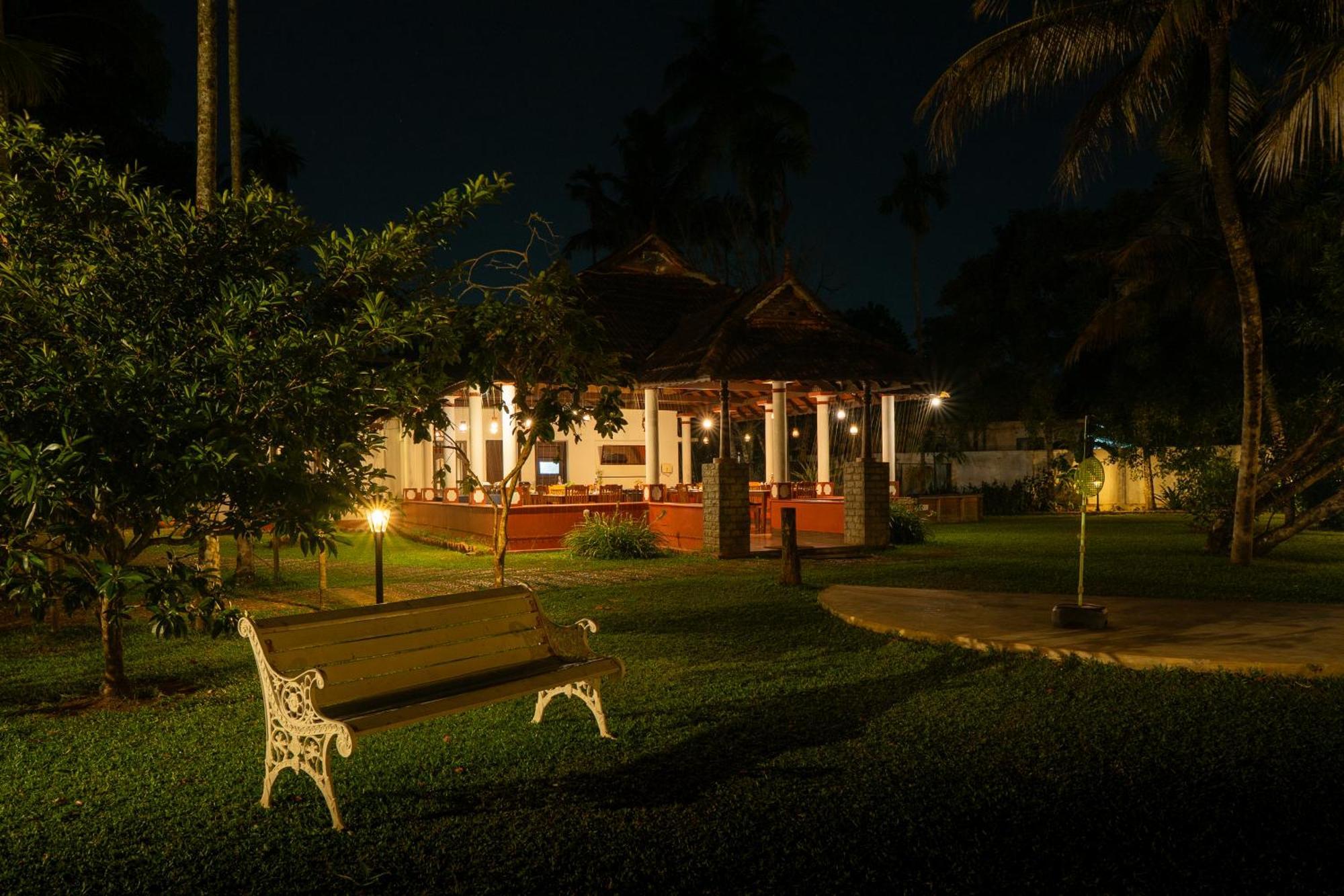 Palmgrove Lake Resort Alappuzha المظهر الخارجي الصورة