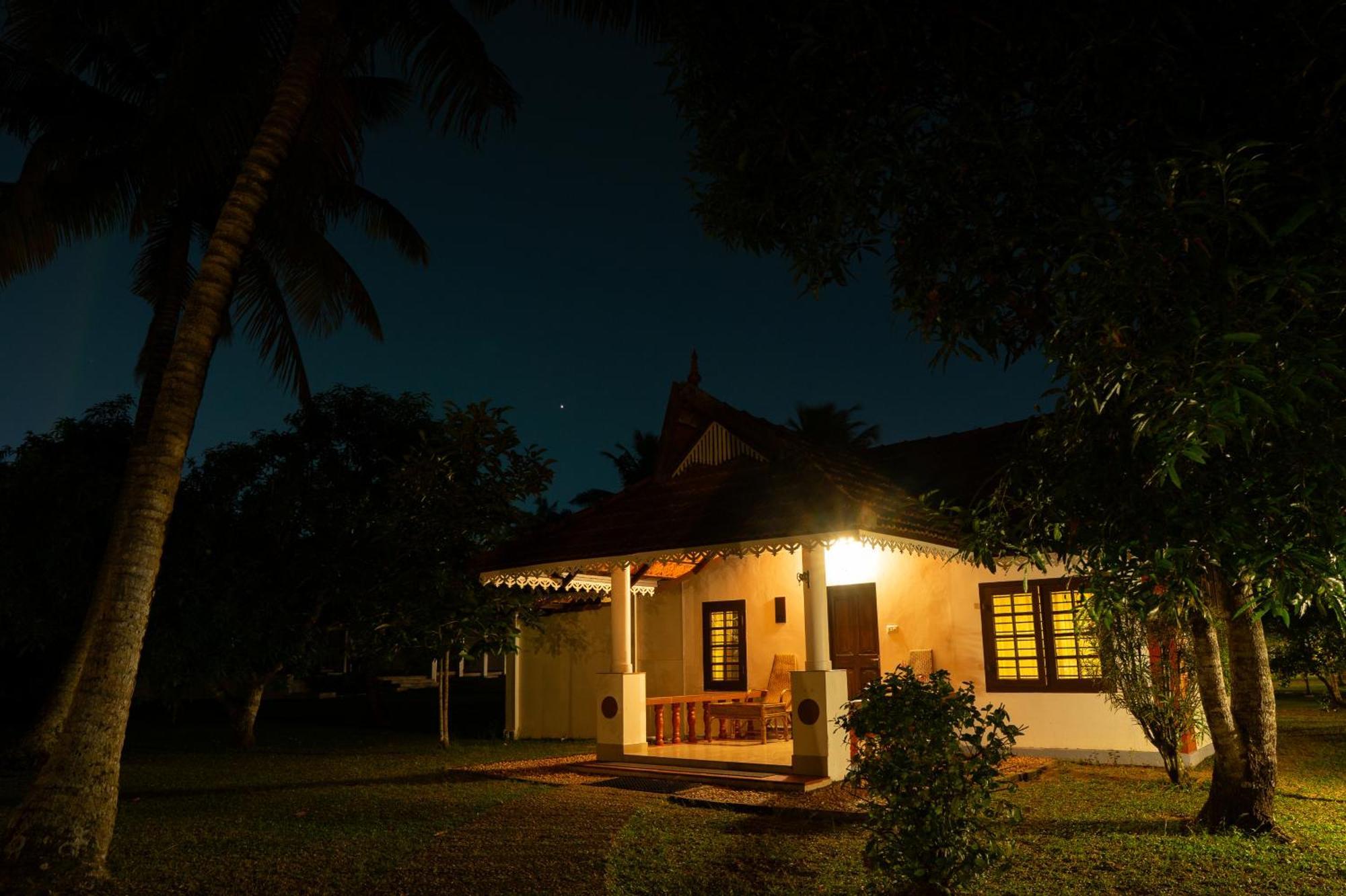 Palmgrove Lake Resort Alappuzha المظهر الخارجي الصورة