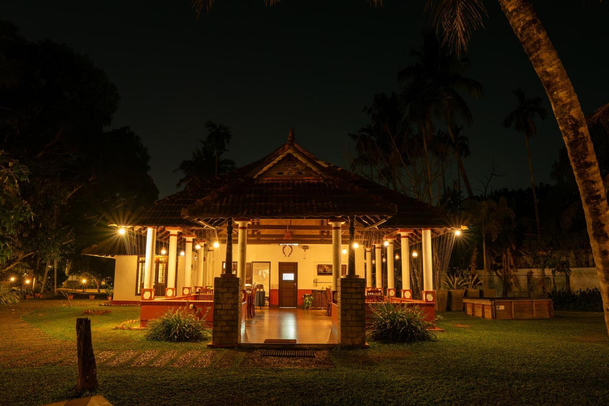 Palmgrove Lake Resort Alappuzha المظهر الخارجي الصورة