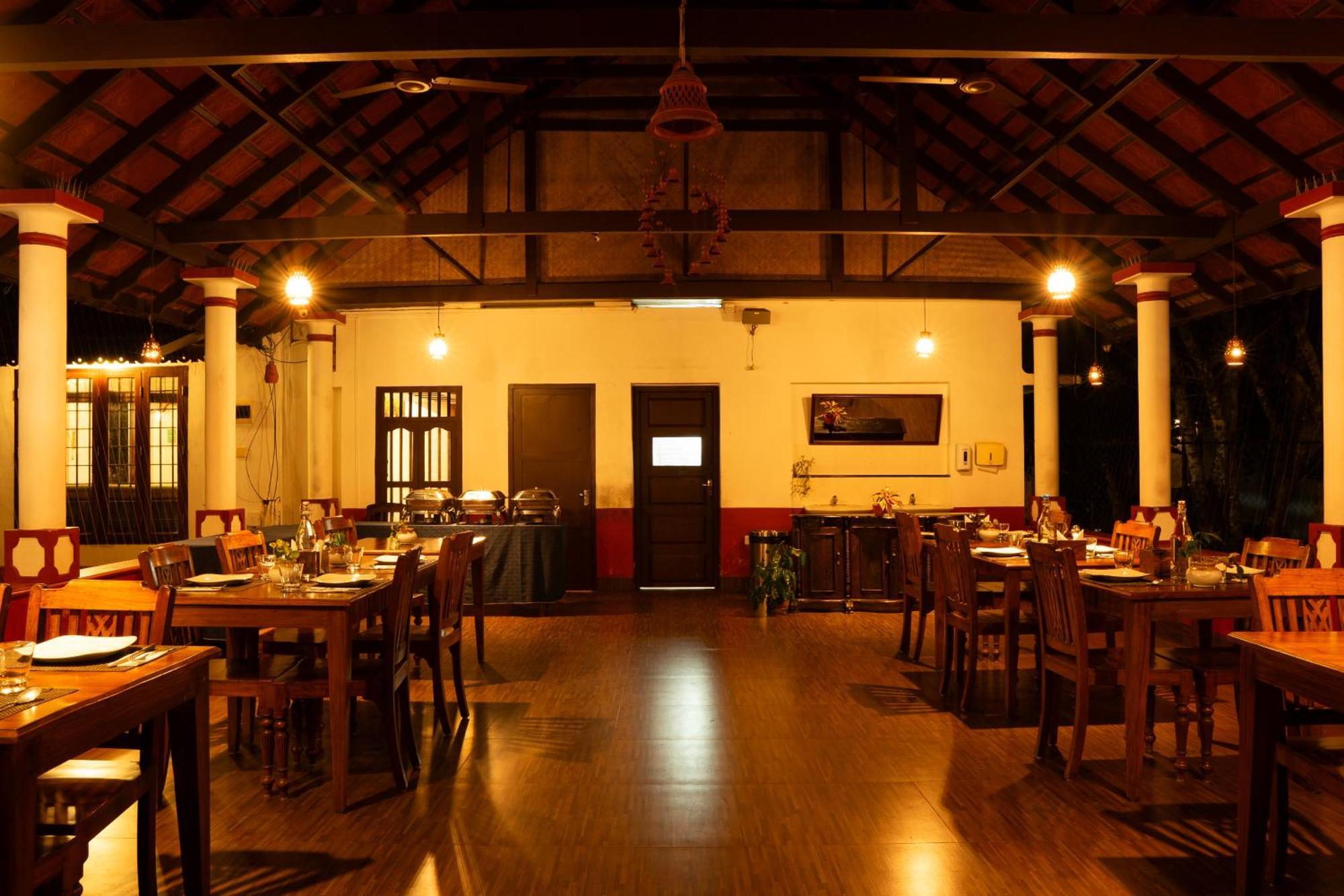 Palmgrove Lake Resort Alappuzha المظهر الخارجي الصورة