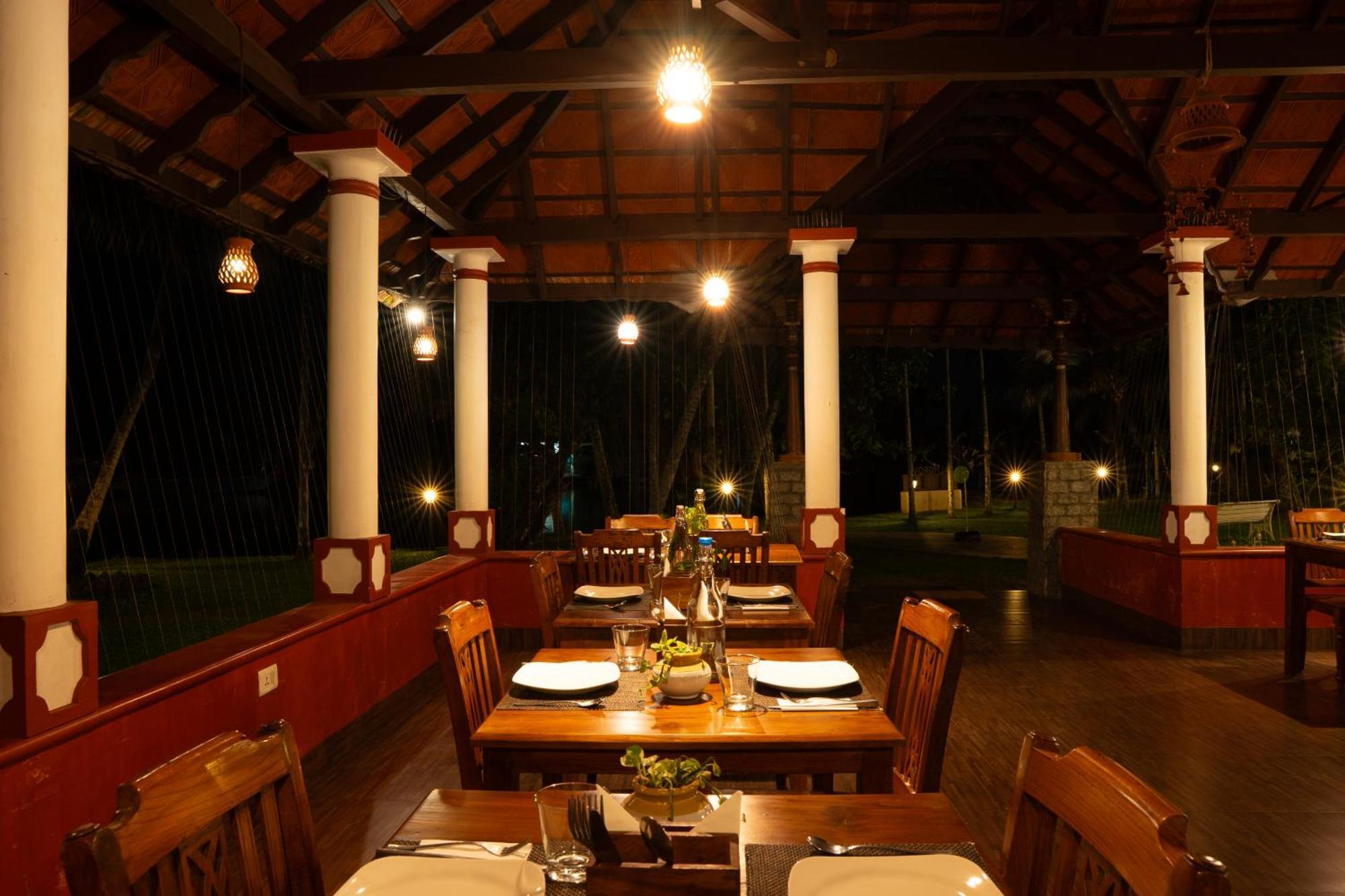 Palmgrove Lake Resort Alappuzha المظهر الخارجي الصورة