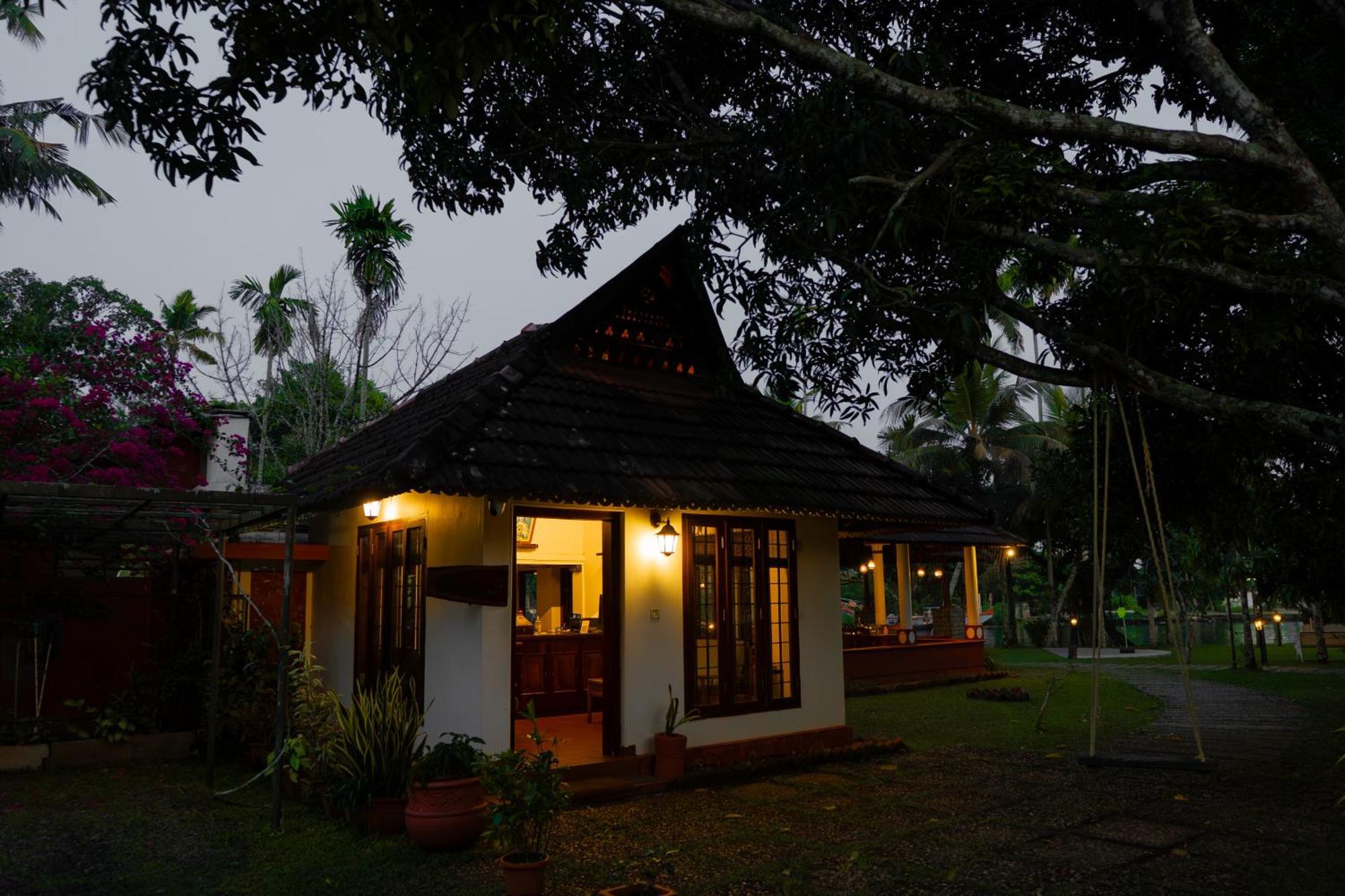 Palmgrove Lake Resort Alappuzha المظهر الخارجي الصورة