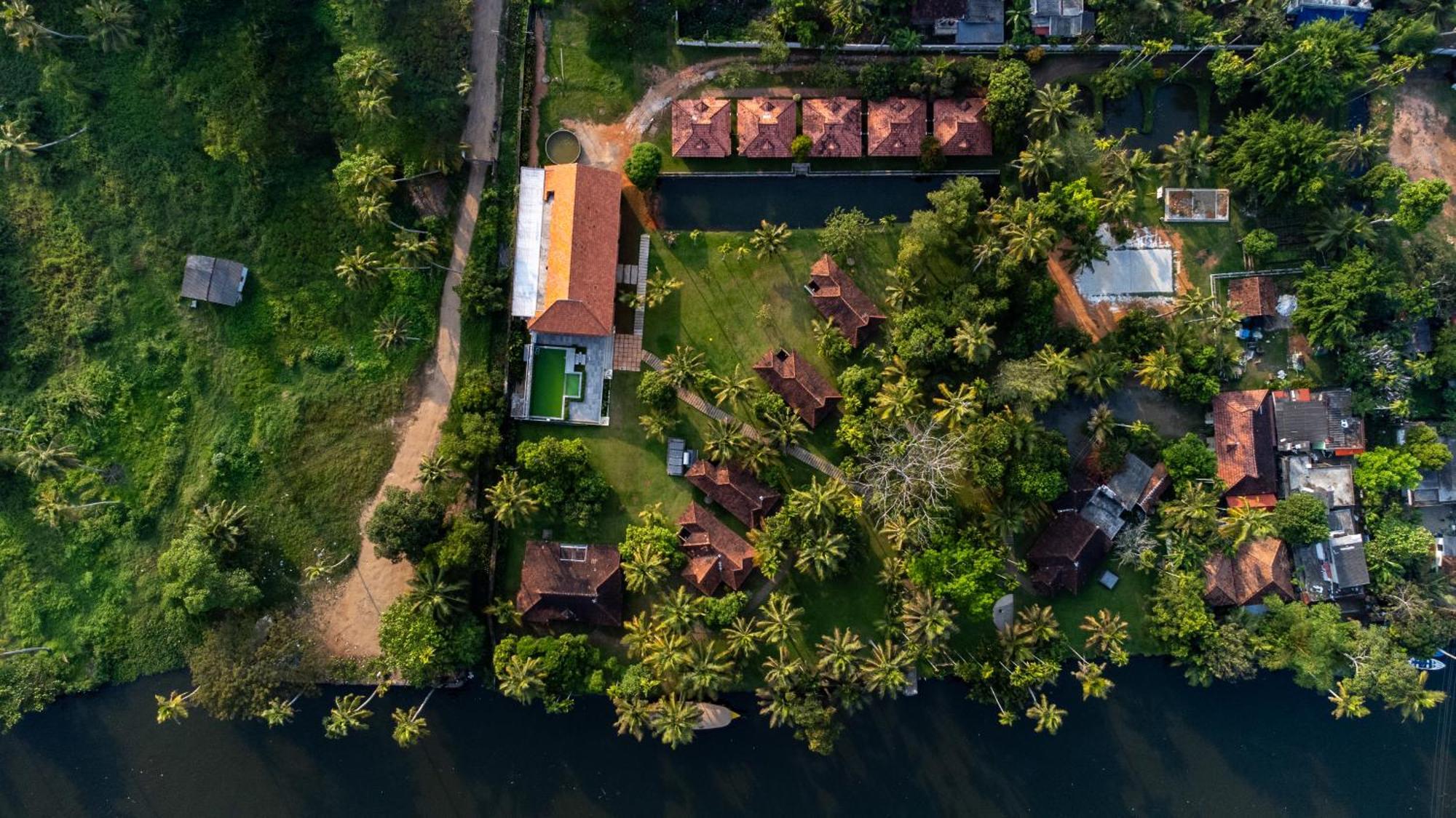 Palmgrove Lake Resort Alappuzha المظهر الخارجي الصورة