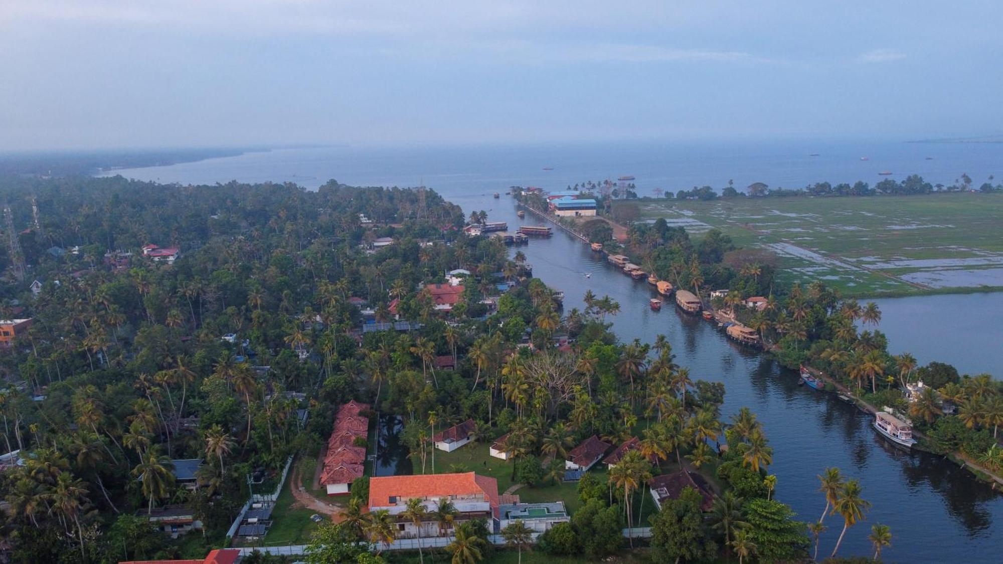 Palmgrove Lake Resort Alappuzha المظهر الخارجي الصورة