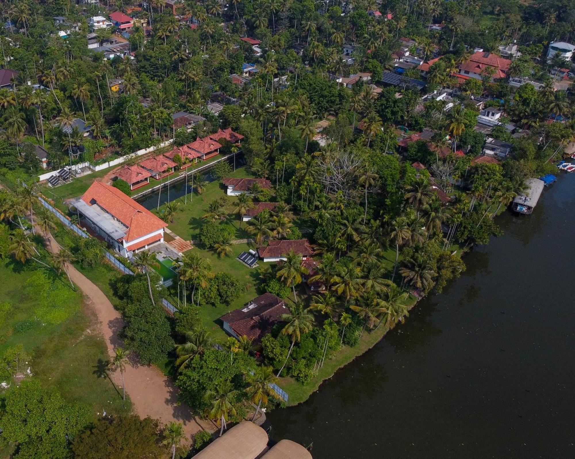Palmgrove Lake Resort Alappuzha المظهر الخارجي الصورة