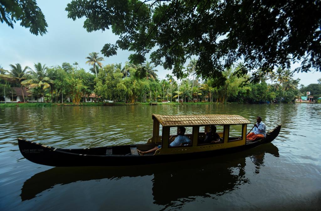 Palmgrove Lake Resort Alappuzha المظهر الخارجي الصورة